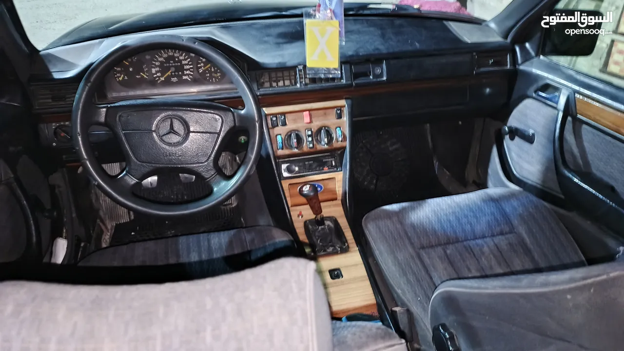 مرسيدس المميزة للبيع أو البدل  لـ E 200 موديل 1993 الطراز الرسمي Mercedes-Benz E E200 (W124)