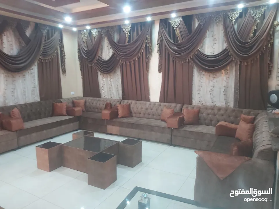 جلسات خليجية 20 مقعد طقم طربيزات ومراكي + 15 قورن