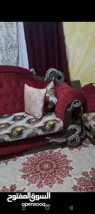 طقم كنب بحالة ممتازة خشب ثقيل للبيع