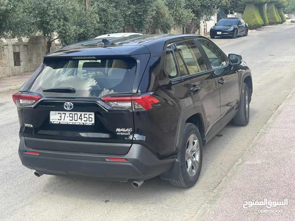 Toyota Rav4 model 2023  وارد الوكالة و ما زالت تحت الكفالة قطعت فقط 29 الف كيلو فحص كامل بلا حوادث