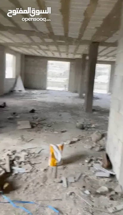 روف مساحته 235 متر اطلالة على ثلاث اتجاهات كاشف