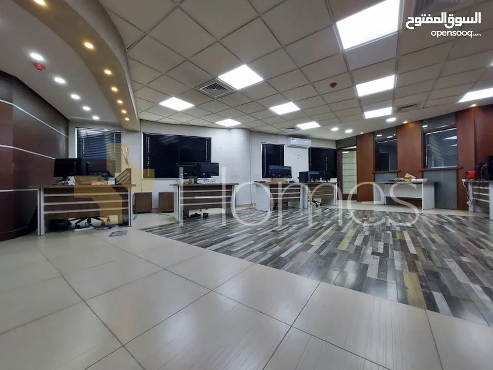مكتب طابق اول مشطب وجاهز للايجار في العبدلي، مساحة المكتب 120م
