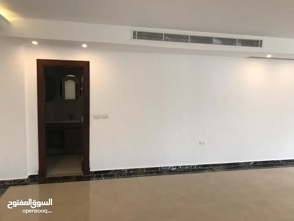 شقة ارضيه 4 غرف نوم للايجار في دير غبار - 14573