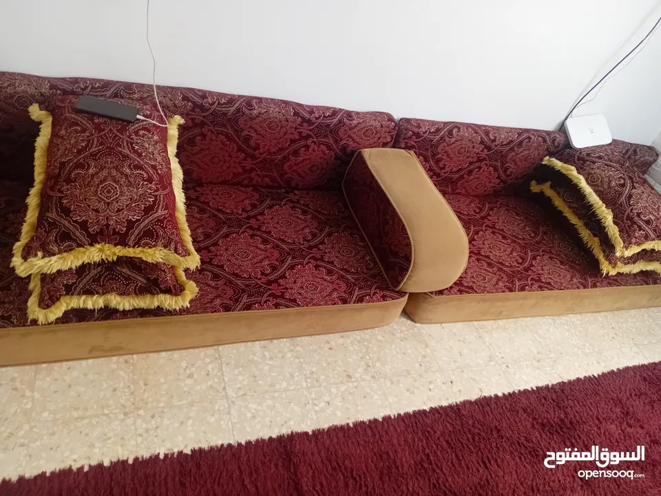 ديوانه للبيع بحال وكالة