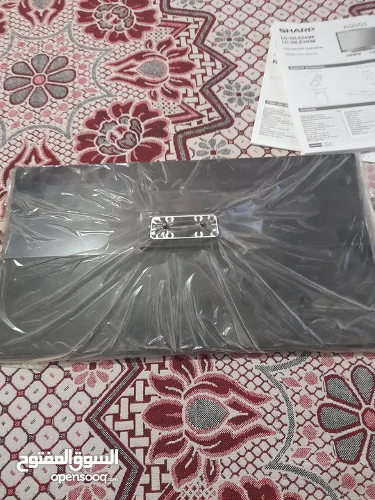 شاشه استعمال خفيف 32 بوصه شارب استعمال بسيط بحال الجديد معه ريموت وقاعده بدون الرسيفر الرسيفر فقط