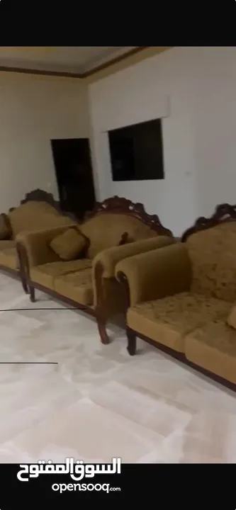 طقم كنب مستعمل بحاله جيدة