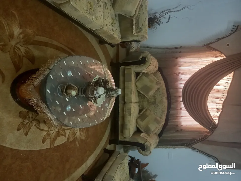 طقم كنب بحالة ممتازه