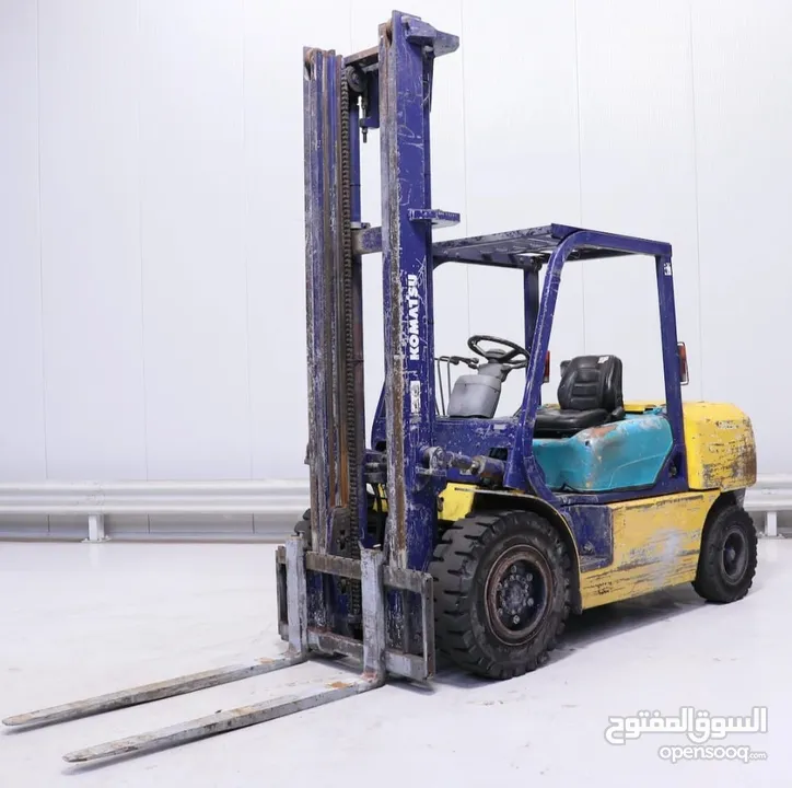 Moses Export TCM and Komatsu forklift container