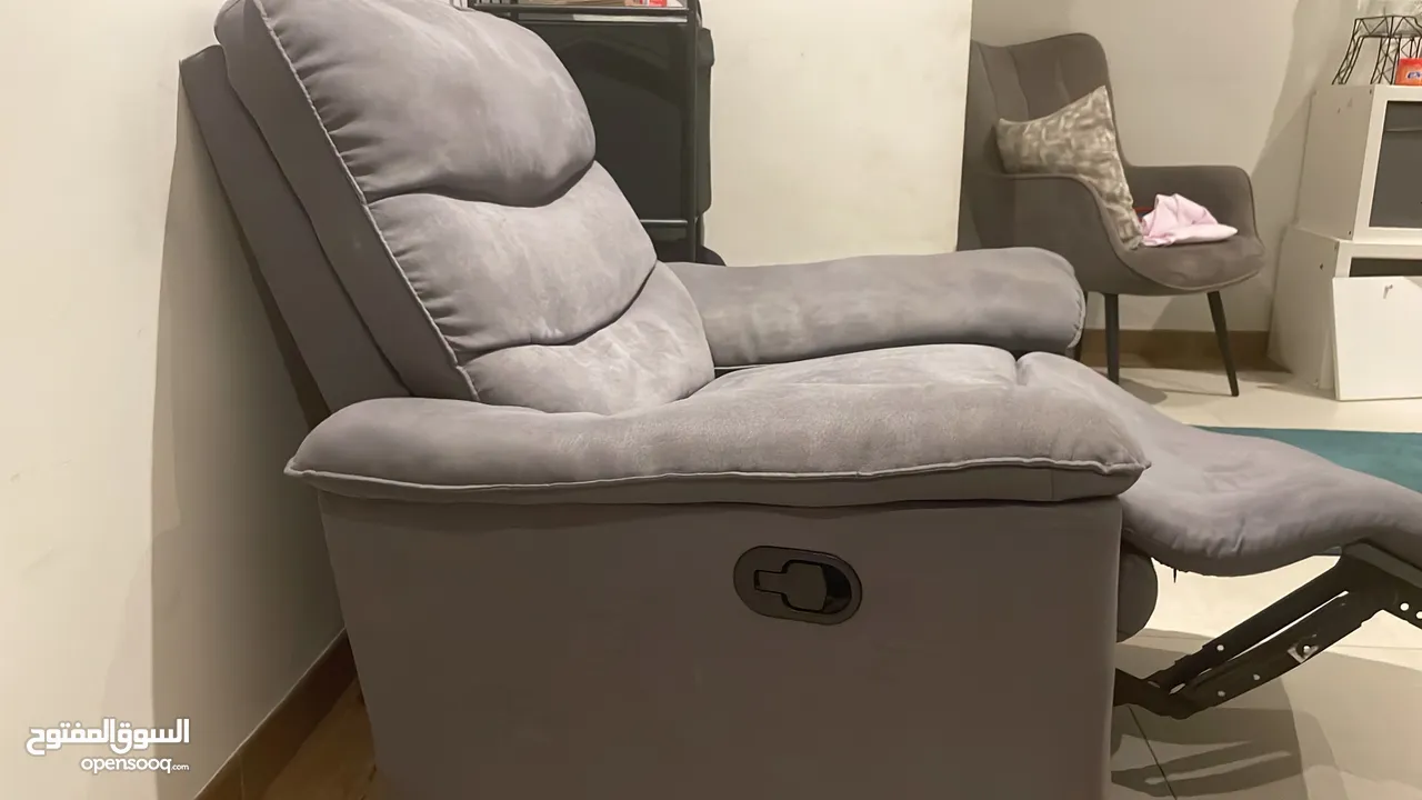 Recliner ( Lazyboy Chair)