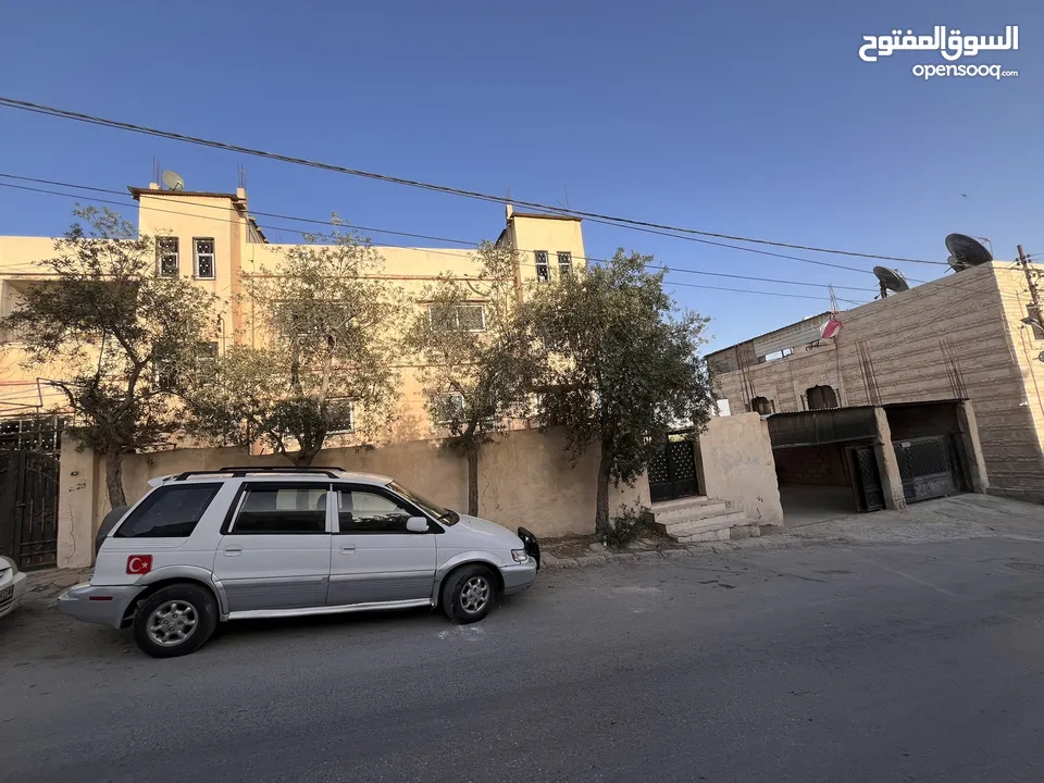 عمارة ثلاث طوابق + شقة ارضية عظم +تسوية  + كراج سيارات  للبيع