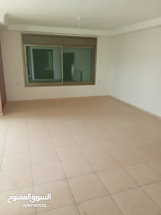 شقة للبيع عين منجد