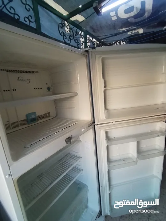 ثلاجه نوع شارب 20 قدم شغاله من تحت وفوق تبريد وتجميد صلاه النبي للبيع ع الفحص 75 دينار