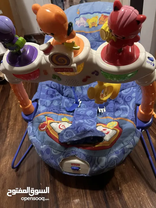 كرسي هزاز للاطفال من الولادة وحتى السنتين من ماركة fisher price لون ازرق مع هيكل ازرق سهل الاستخدام