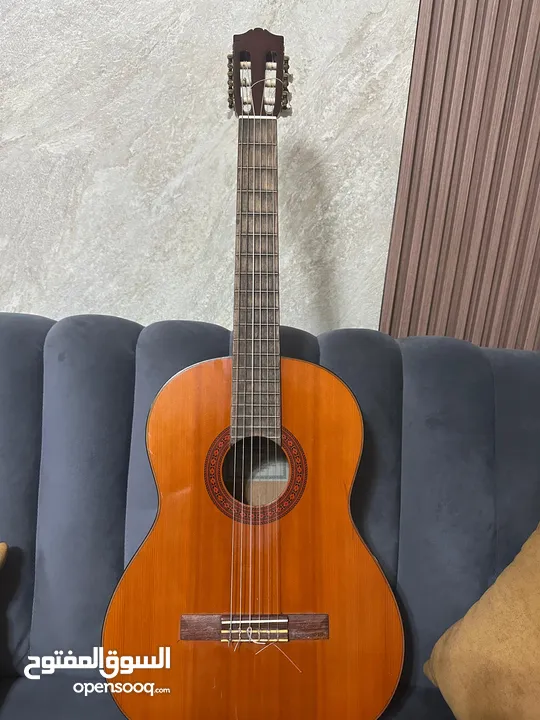 guitar classical yamaha c70 جيتار كلاسيكال    نوع ياماها احترافي شبه جديد مع اوتارو الاصلية