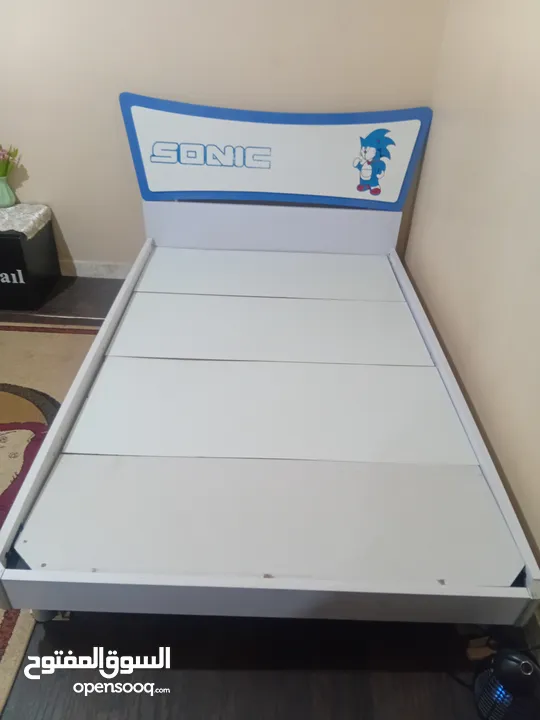 سرير مفرد ونص مع الفرشات