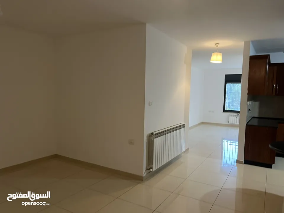 شقه ًفارغه للاي في عين منجد  قرب السفاره الاردنيه