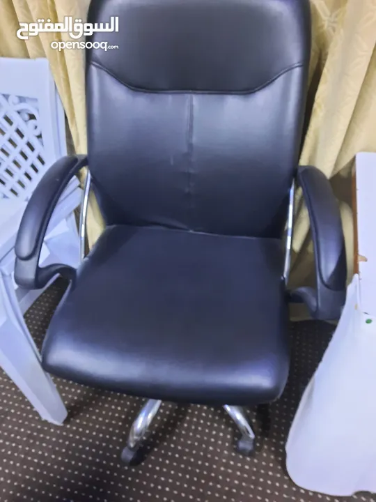 office chair in scratch less condition