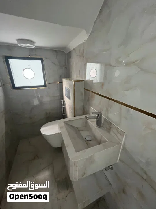 فــــيــــــــــــلا للـــــبيـــــع اول ســـــاكــــن مــــكــــونه مــن 7 غـــــرف و 10 حـــمامات