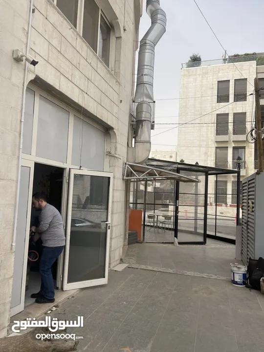 محل تجاري مميز للبيع خلف فندق الفور سيزونز