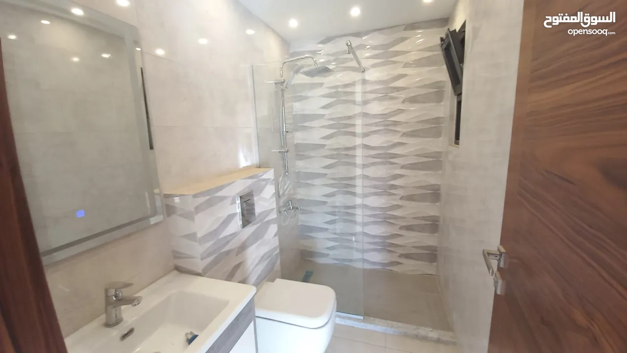 دوبلكس مميز مع ورف للبيع في ام اذينة  ( Property 40850 )-174973119
