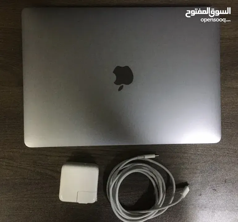 MacBook air 2020 for sale , i3 8gb ram , 256 gb ssd