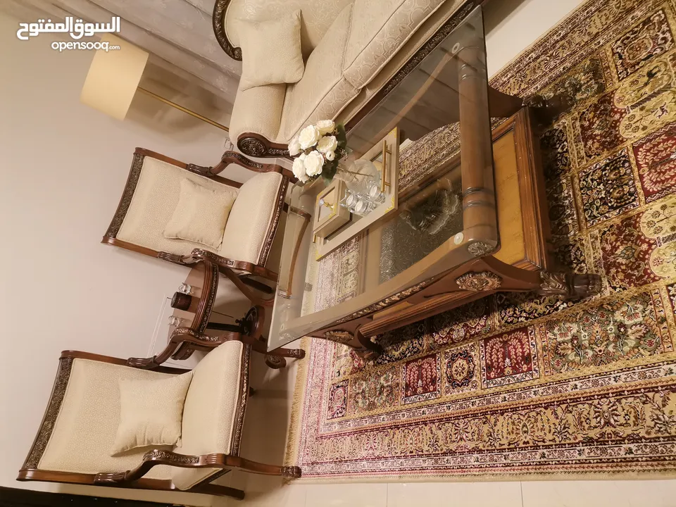 طقم ضيوف بحالة جيدة