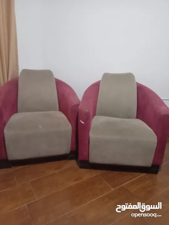 كنب عدد 2 بحاجة لتنظيف  للبيع