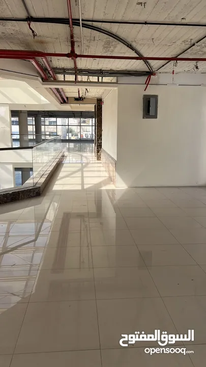 مجمع تجاري  ضخم جدا  للبيع في أفضل مواقع خلدا موقع حيوي ممتاز