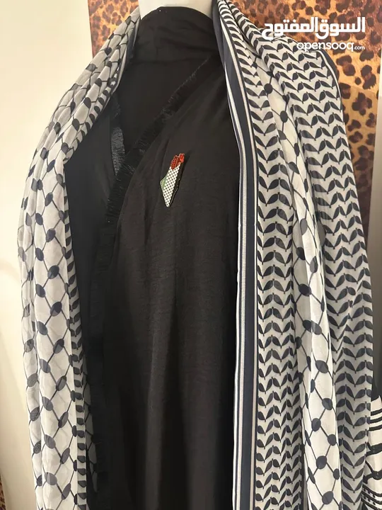 عبايات سعودية عدد 14 كلو جديد معو شال كل وحدة قياس m l xl موديللت مشكلة موضحة بالصور