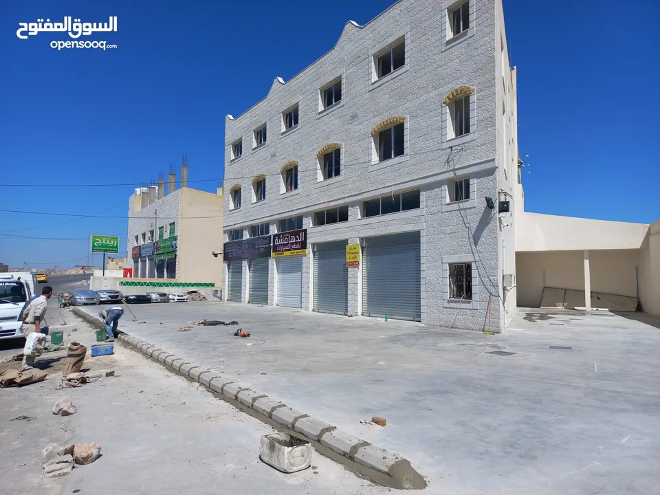 مجمع تجاري لتأجير محلات ومخازن بمساحة 50-250 م2، عدنان مسامح