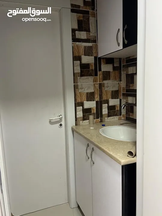 مكتبين جنب بعض 53 م و 61م