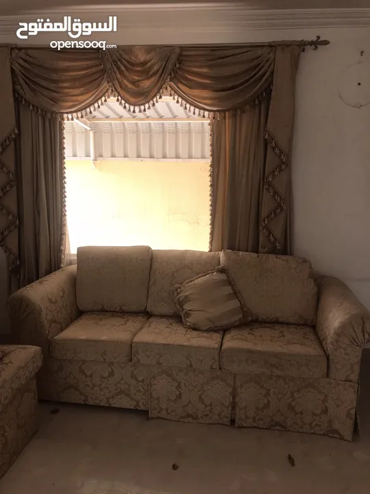 ستائر بحالة ممتازة curtains