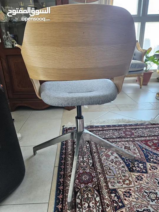 Rotating study chair (like new)