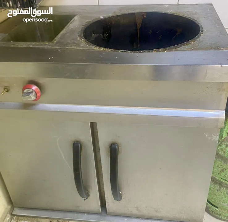 عدة مطعم للبيع