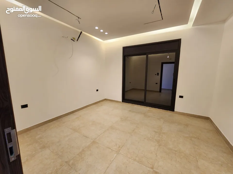 روف للبيع في عبدون  ref : 14328