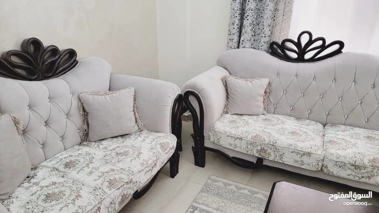 طقم كنب سبع مقاعد