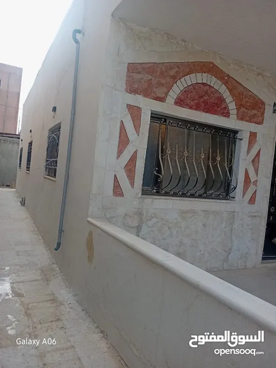 منزل مستقل للايجار فارغ  في مأدبا ، الفيحاء، إسكان التطوير ، منزل رقم 91.شبه فيلا.مخزن منفصل .