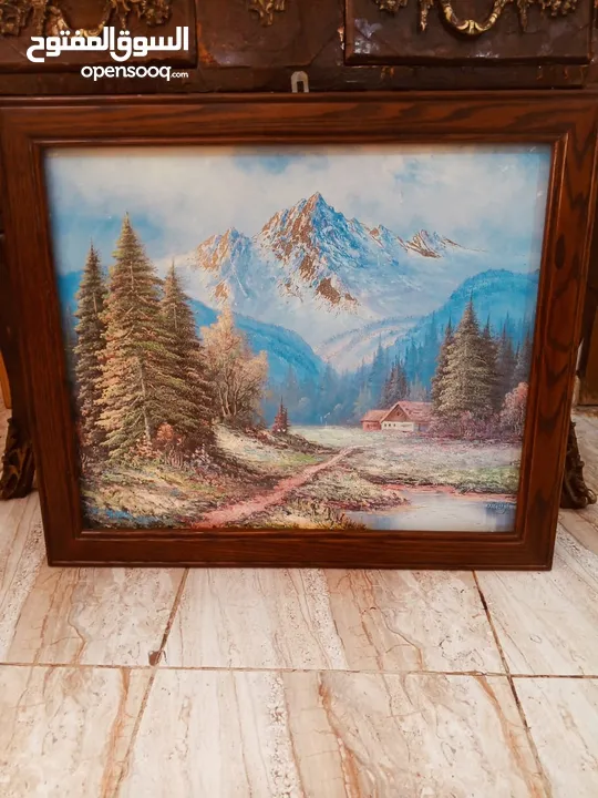لوحات  رسم زيتي.. وتطريز