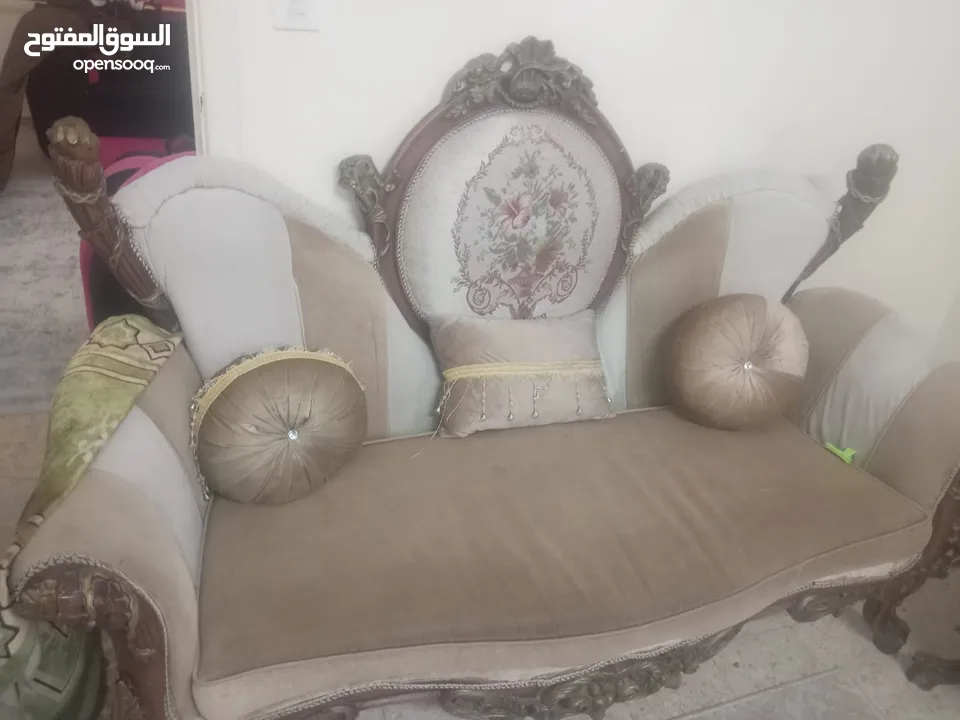 كنب غرفة ضيوف للبيع  بحالة ممتازه جدا