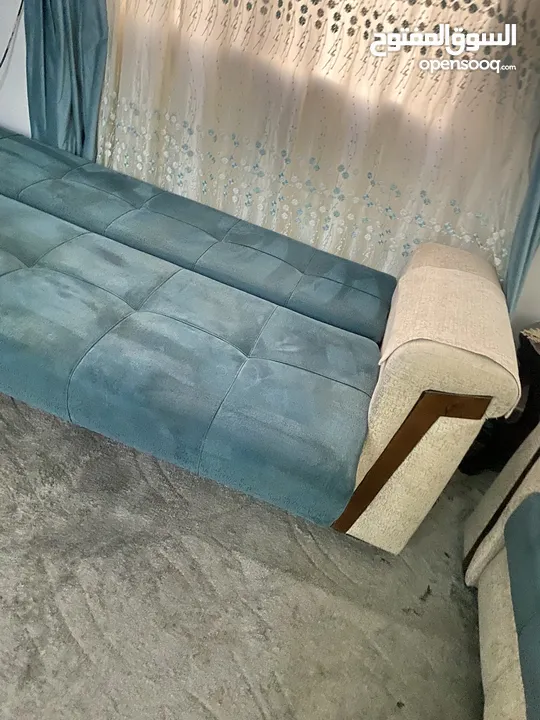 طقم كنب معيشه 9 مقاعد بحالة جيدة جداً للبيع مستعمل استعمال خفيف