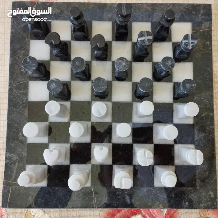 شطرنج مصنوع من الرخام