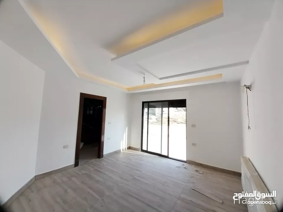 شقه طابق شبه ارضي بمساحه 235 متر للبيع في تلال علي ( Property ID : 30920 )