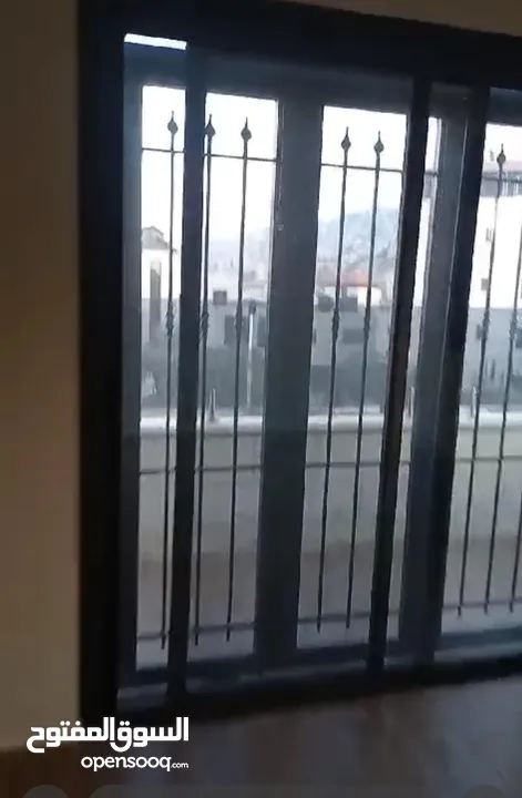 فرصه ذهبيه لامتلاك فيلا حجر ثلاث طوابق  كل طابق 200م2