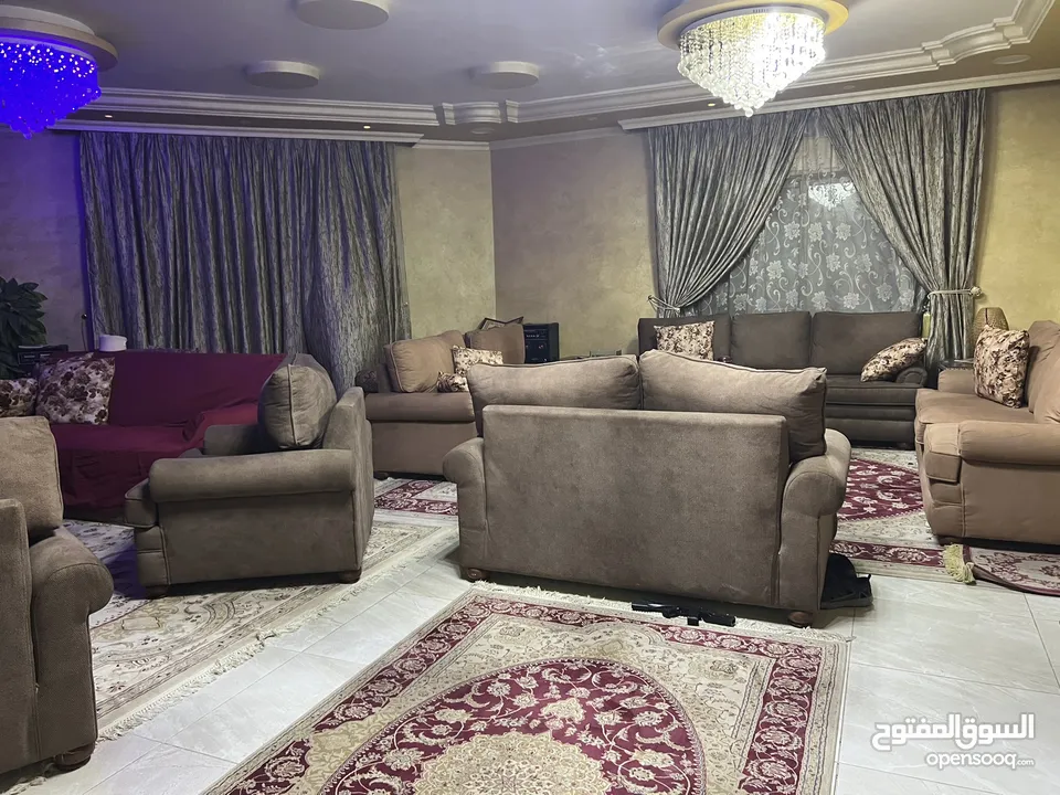 شقق للبيع ارضي وطابق ثالث