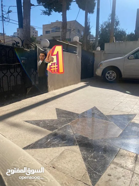 فيلا بالصلاة على النبي موقع مميز جدأ على ثلاث شوارع بالقرب من مستشفى ايدون العسكري