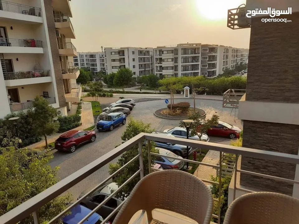 شقة للبيع بجوار سيتي سنتر الماظة في تاج سيتي علي طريق السويس - Taj City New Cairo