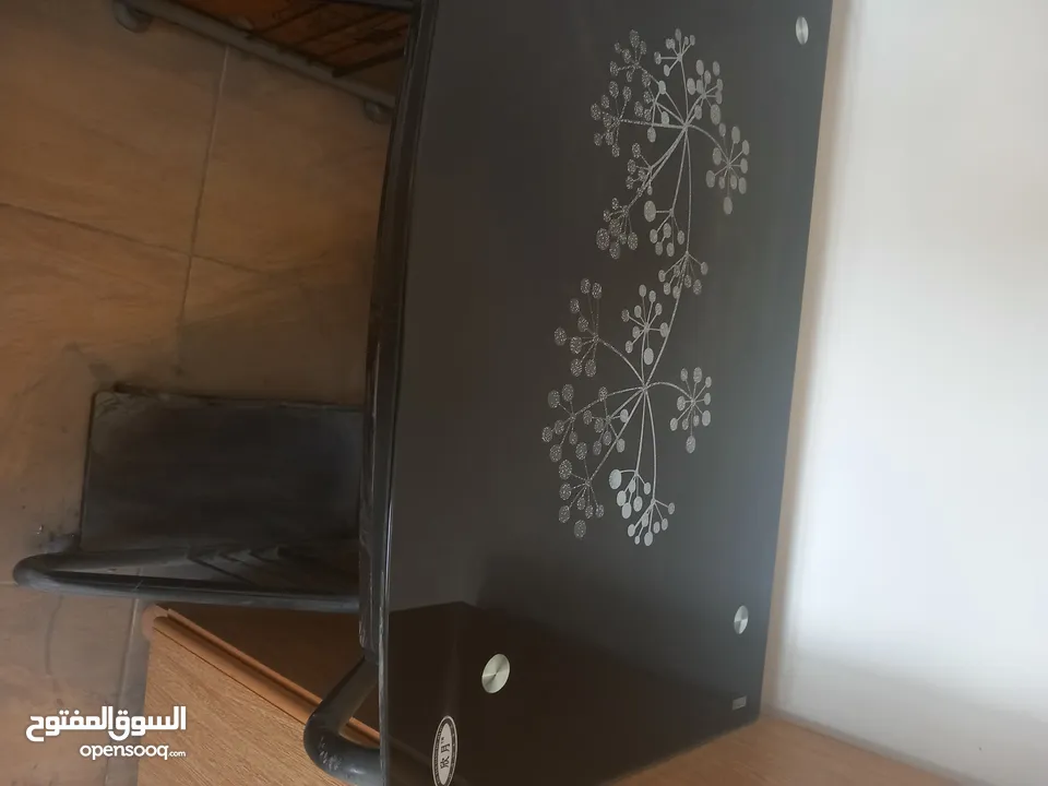 طاولة كمبيوتر