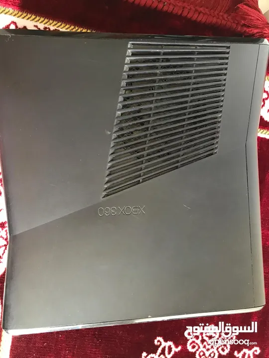 شبه جديدX box 360 مع كامل ملحقاته استعمال خفيف مع شاشة 32 بوصة