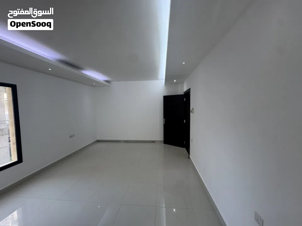 بسعر مميز للبيع شقة واسعة من غرفتي نوم