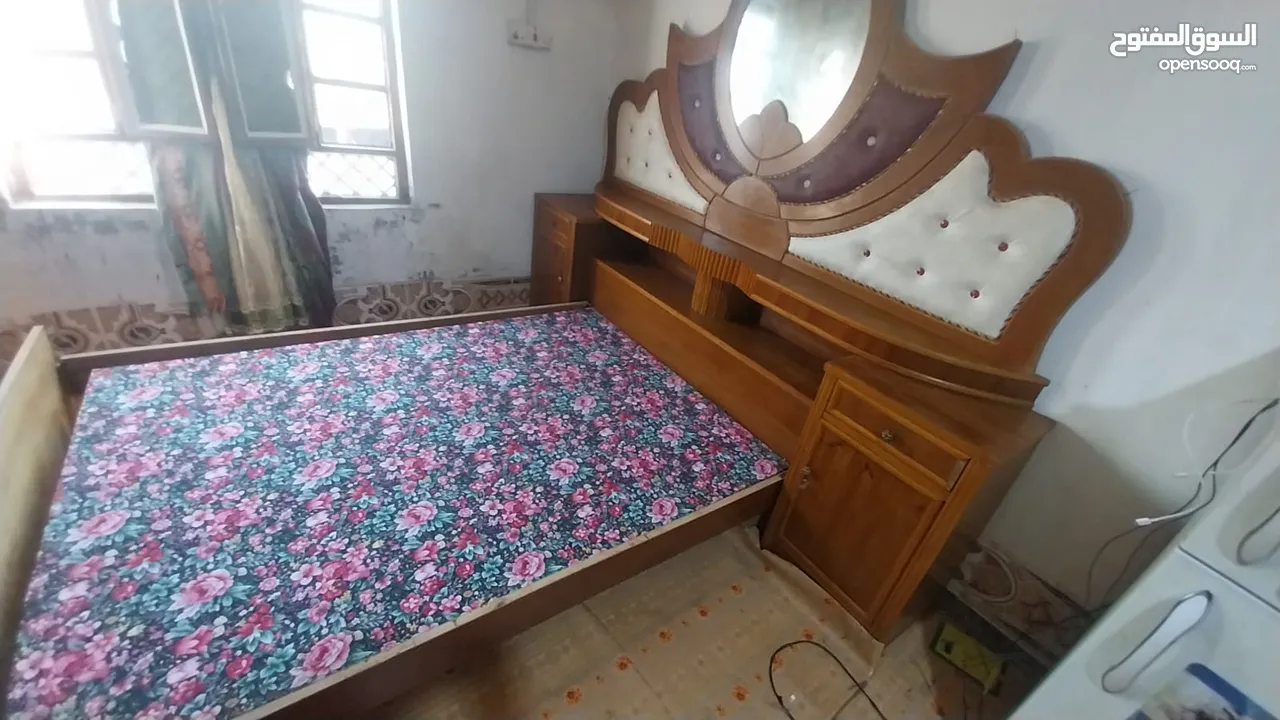 غرفة نوم مستخدم قليل للبيع